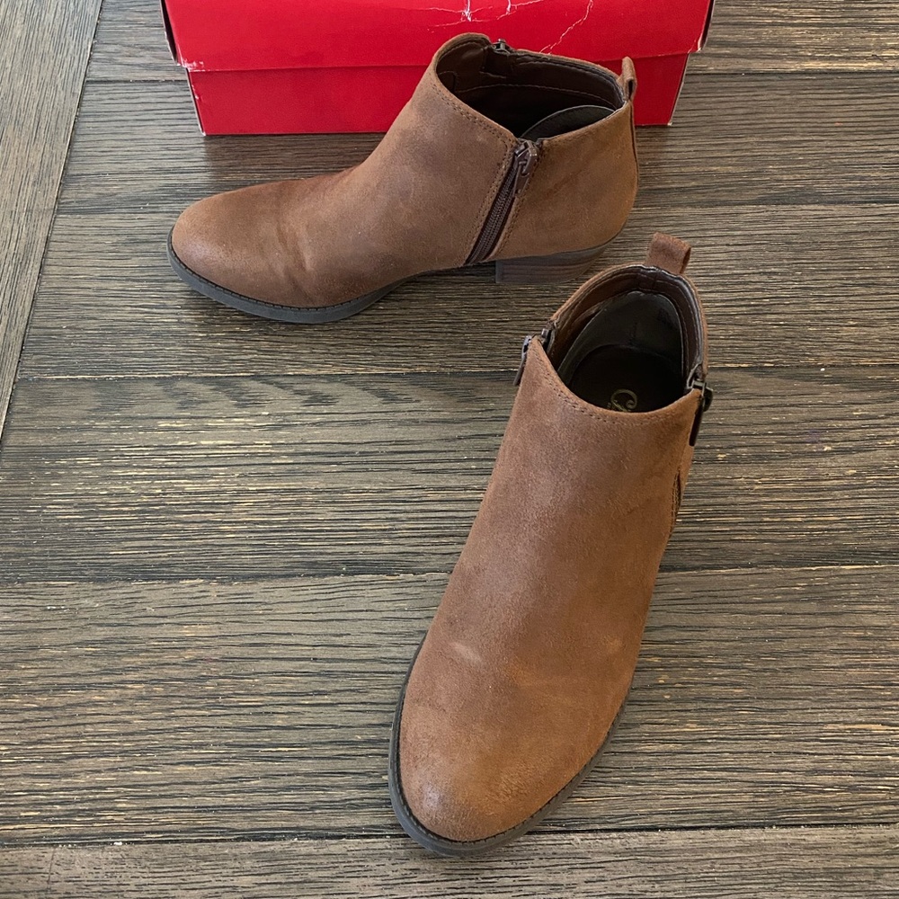 Carlos Santana Ankle Bootie Brie Zip W 6.5 Brown Cognac Faux Suede w Box Boots
